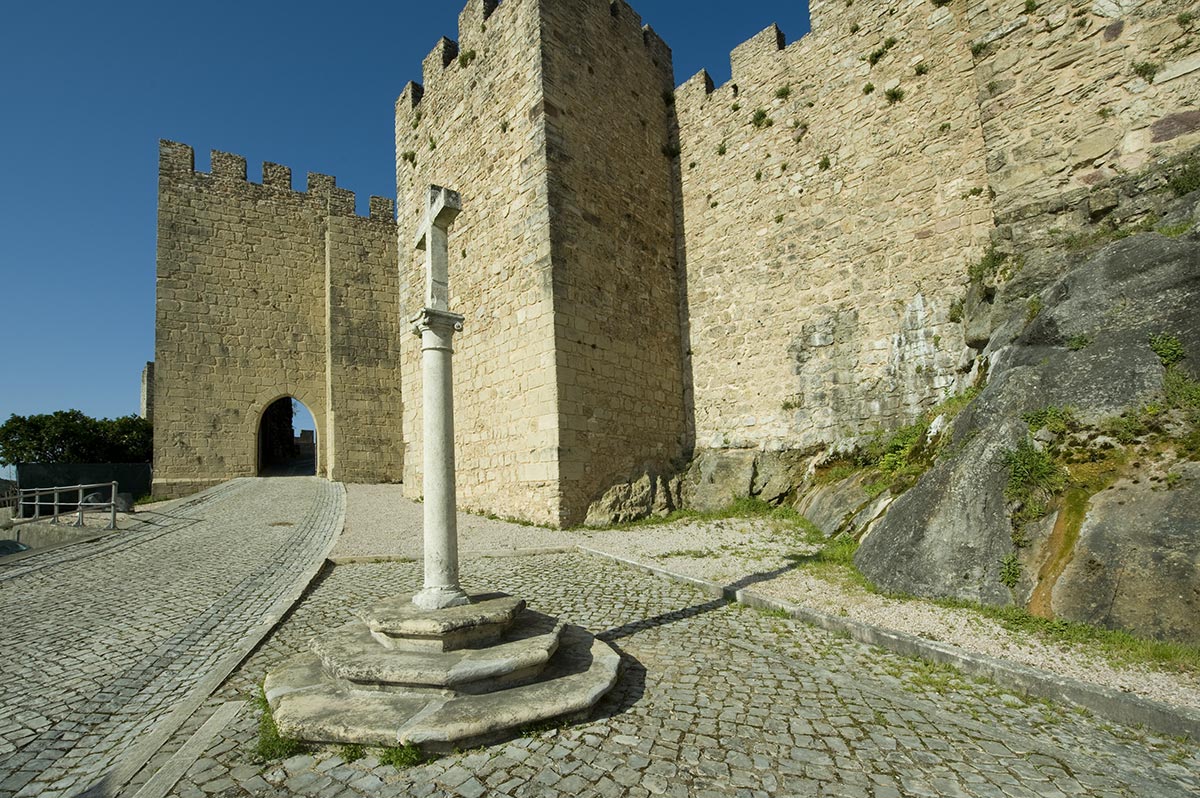 Castelo Penela Cruzeiro E Porta Da Vila